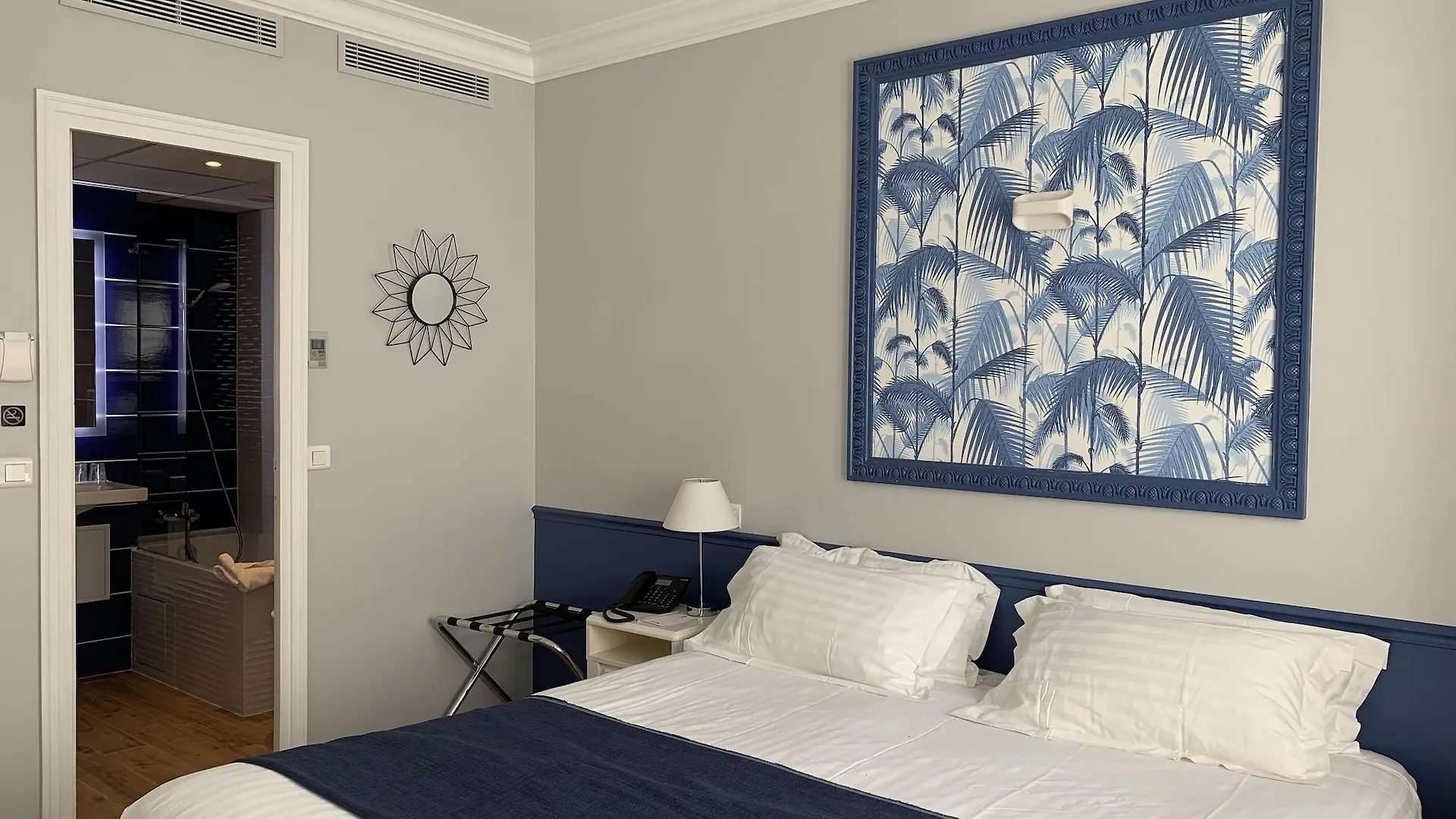 Hotel Saint Martin Bastille 3*