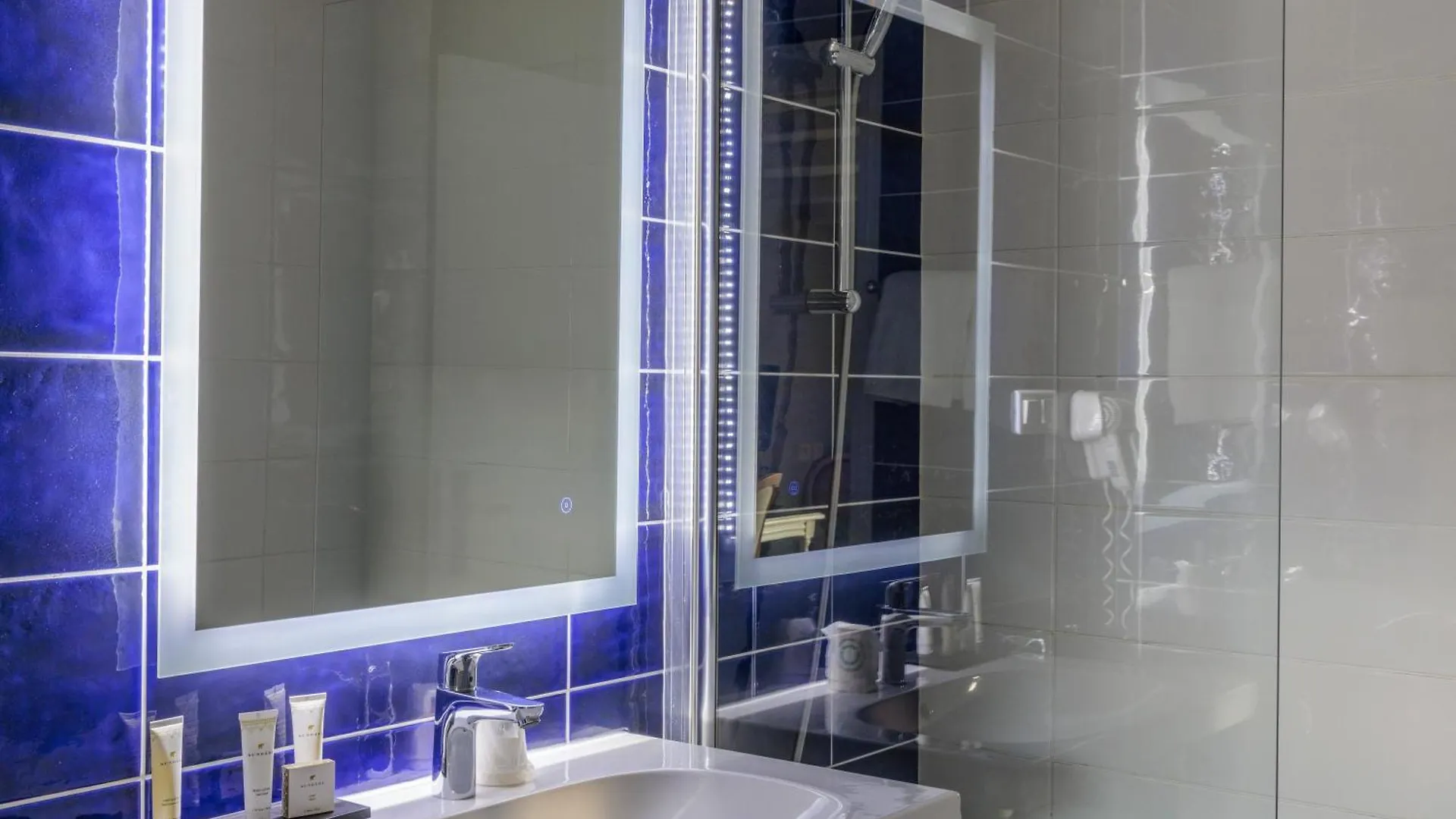 Hotel Saint Martin Bastille 3*